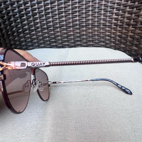 QUAY AUSTRALIA HIGH KEY TWIST SUNGLASSES - Picture 6 of 11